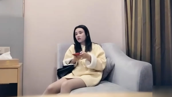 七天探花极品探花约了个黄衣萌妹子啪啪，翘起屁股退下内裤摸逼骑坐猛操