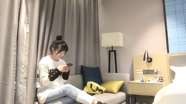 【小宝探花】高素质大圈外围妹，长相甜美坐在身上舌吻调情，抽插猛操上位骑乘后入撞击
