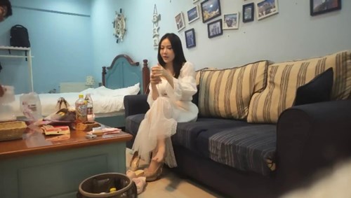 【锤子探花】2600约操高端外围，超近视角深喉，小伙太猛了，人肉打桩机搞得受不了-锤子探花