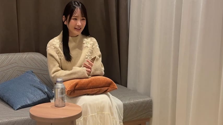 【露脸】送给新婚小少妇的贺礼中出内射！她说她丈夫工作很忙，所以他们不常做爱~她真是太可爱了！真是个尤物！爆肏内射