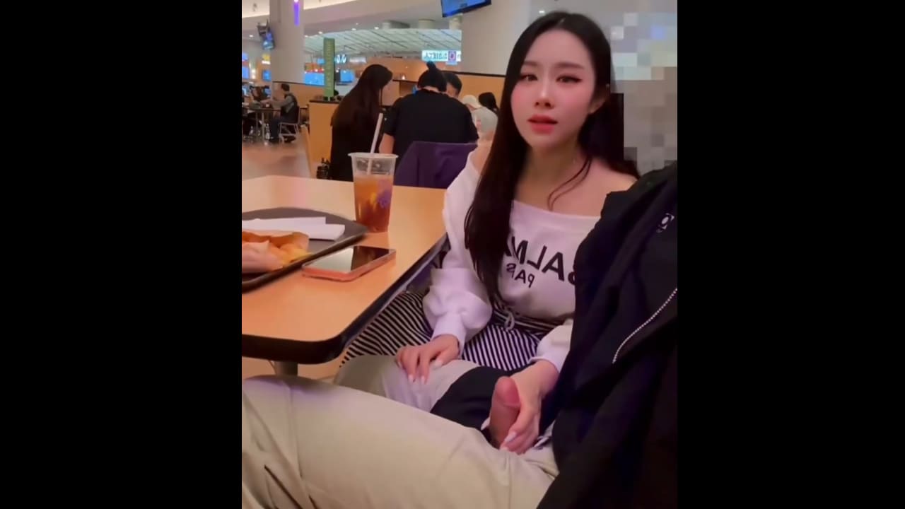 商场偶遇奖励粉丝 太刺激了 粉丝射了好多