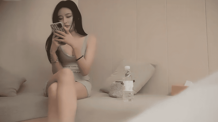 午夜探花 邂逅极品巨乳女神，舔逼抠逼再用鸡巴后入抽插直至高潮射精