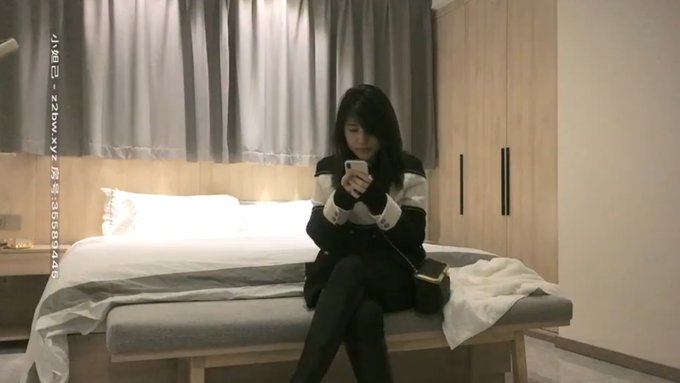 【李寻欢探花】素颜美女_穿上女仆装黑丝掰穴摸逼上位骑坐猛操