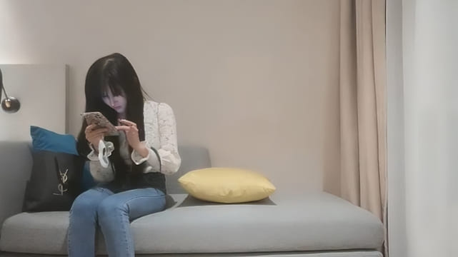 【小陈头星选】性奴女仆美少女 沙发上操掰穴特写口交骑乘后人猛操