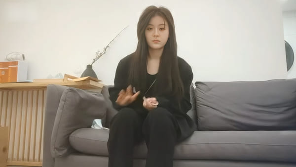 猥琐小哥酒店约炮清纯的美女外围 换上黑丝各种姿势啪啪受不了快哭了