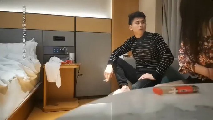 文轩探花 爆操骚货 性感开档黑丝 口交舔屌抬腿侧入，骑乘翘起屁股后入猛操