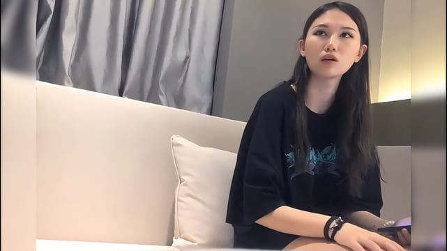 苗条身材黑衣妹子，近距离拍摄口交舔逼手指玩弄，抽插猛操呻吟娇喘-午夜探花