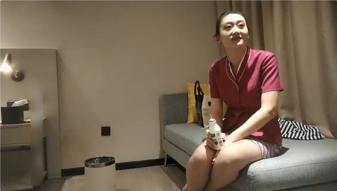 【鸭总侦探】空姐制服巨乳小姐姐，颜值和身材真是没得说，沙发上各种姿势暴操骚出天际淫叫不止