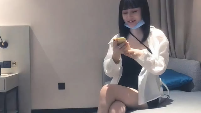 【太子探花】G杯女模特 沙发上翘起屁股后入撞击，抬起双腿猛操晃动大奶子