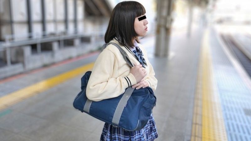 制服少女山中しおり用餐惨遭饥渴男偷窥实录 10musume_030125_01 [HD]