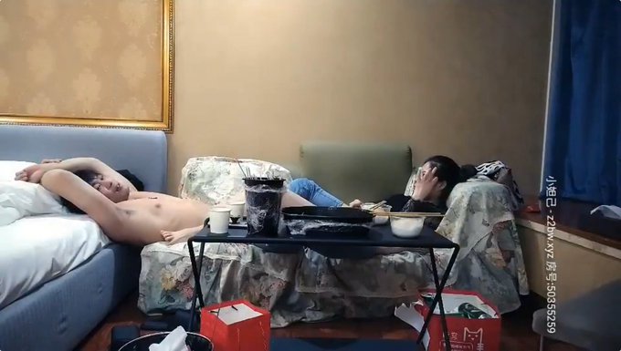 【肌肉佬探花】约了个大奶少妇性，翘起屁股交沙发上操手指扣逼抬腿抽插猛操