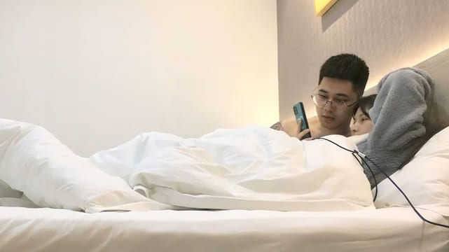 白嫖探花密码房，拿下良家小妹妹，肤白乖巧，调情聊天卿卿我我