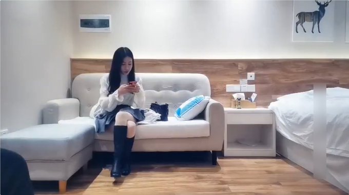 黄先生探花 夜总会陪舞女 近距离口交舔屌抬腿抽插，上位骑乘后入大力撞击