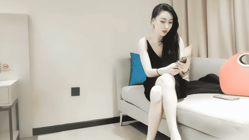 【鸭总侦探】太子探花代班黑色长裙性感少妇，口交69姿势舔逼上位骑乘后入影院