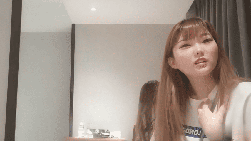 午夜探花 约啪长相甜美萌妹子 身材嫩萌，口技了得让人欲火焚身，化身打桩机猛烈抽插让她高潮