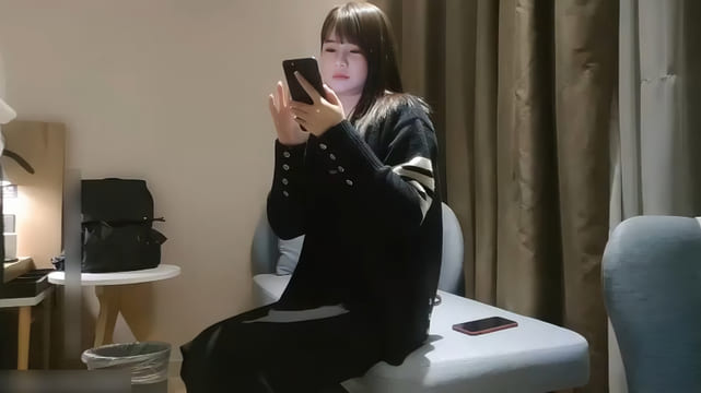 黑衣颜值不错妹子沙发上啪啪，舔逼口交抬腿侧入抽插大力猛操-步宾探花