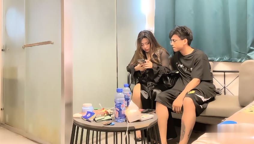 超人探花 25岁巨乳美女，脱光了真的有料，床上棋逢对手 美女被鸡巴抽插给满足了！