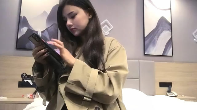 【小宝探花】网红小妹 上位骑乘扭动小腰，抬腿侧入双手交叉猛操。
