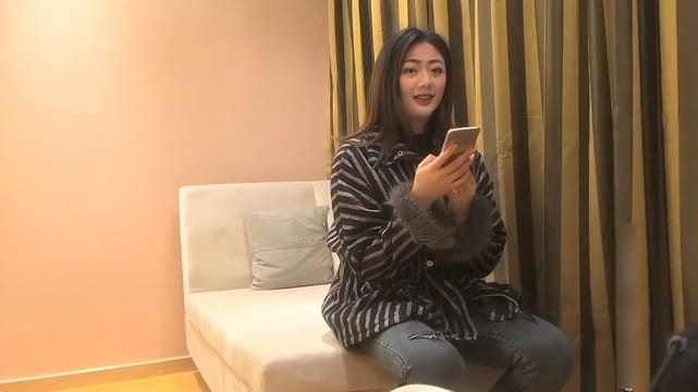 【一屌探花】高个子模特 口交骑乘猛操，抬腿侧入后入撞击屁股