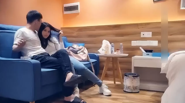 七天探花1米72长腿美模 健谈乖巧人又骚，一双美腿，圆润翘臀狂抠，激情爆操一番刺激