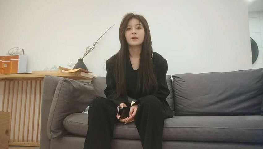 把美女操哭了，一边哭还要一边被干，求饶，说太大了，最后只能口爆