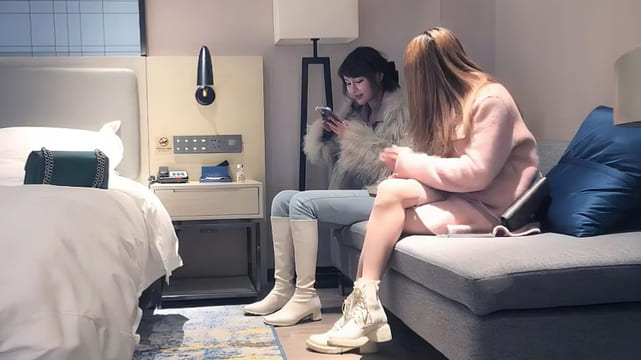 文轩探花网约极品女神，苗条小姐姐模特身材，妩媚眼神诱人胴体近景展示