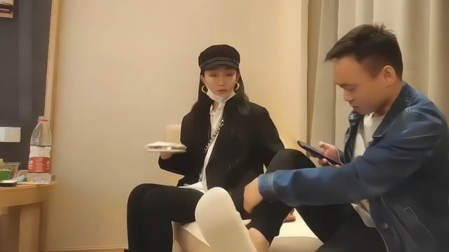深夜场约了个黑帽大耳环长腿妹子啪啪，舔弄摸奶调情特写口交后入抽插猛操-步宾探花