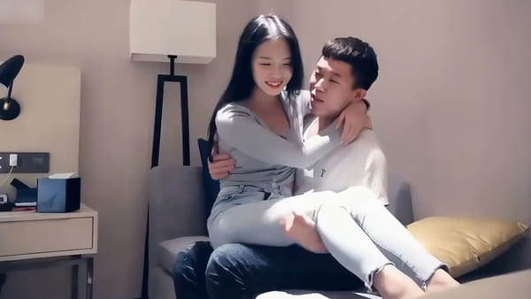 高颜值小姐姐  身材苗条细长腿 在沙发被小哥多姿势操的娇喘不停