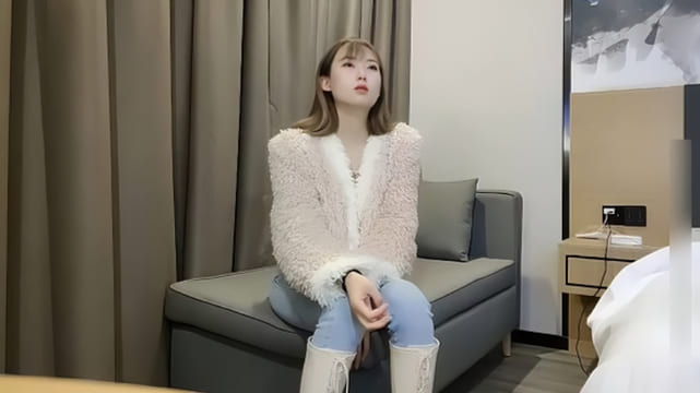 漂亮小姐姐 啊啊不行了 身材高挑小穴粉嫩 在沙发女上位骑乘主动啪啪打桩 被小哥操的呻吟连连