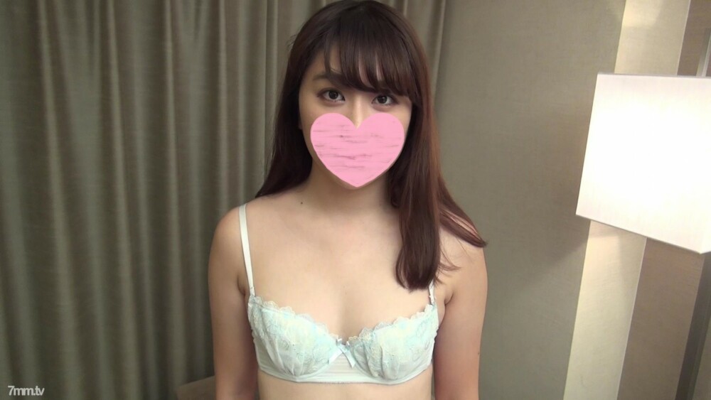 FC2PPV-762165 高颜值黑丝美女的首次拍摄，床上被手指插入挑逗 细心帮肉棒口交后被无套内射中出