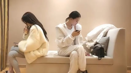 【一屌探花】双飞俩性感美女 淫荡姐妹花，模样美人浪，黑丝情趣装激情啪啪